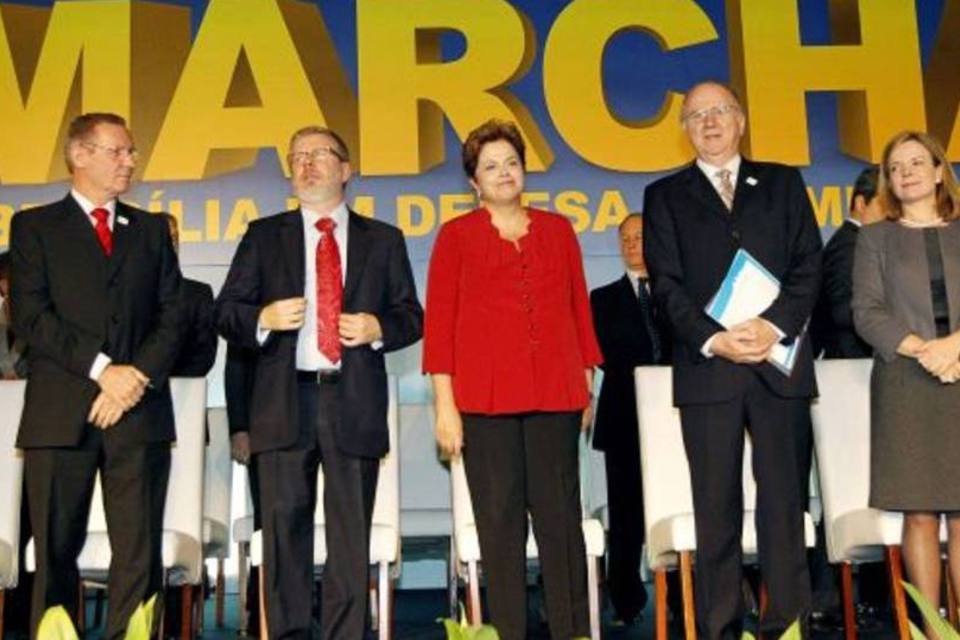 Dilma é vaiada em encontro com prefeitos
