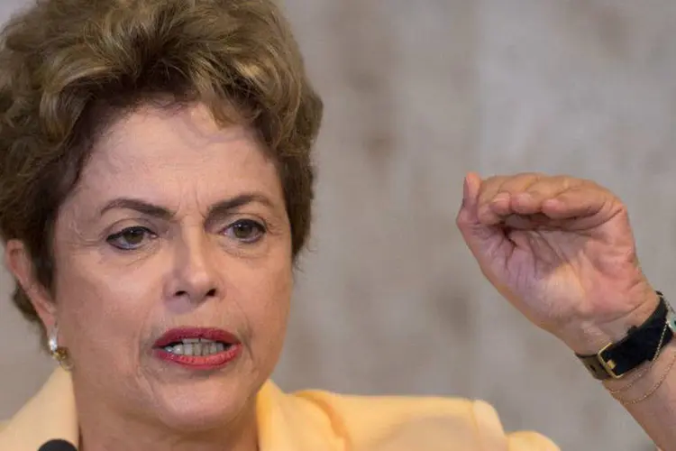 
	Presidente Dilma: &quot;Mesmo determinados a fazer essa reorganiza&ccedil;&atilde;o na nossa economia, n&atilde;o vamos abrir m&atilde;o das pol&iacute;ticas que est&atilde;o mudando o Brasil&quot;
 (Marcelo Camargo/Agência Brasil)
