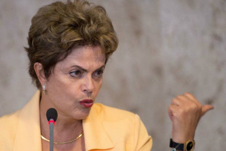 Dilma passa o sábado em reunião com ministros