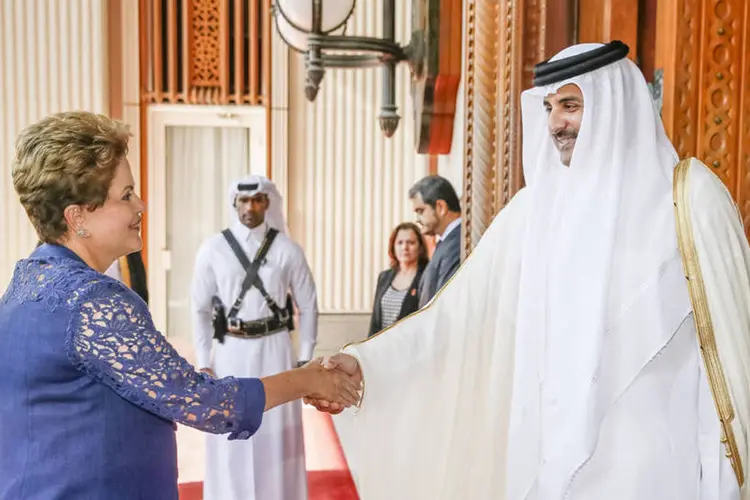 
	Dilma durante encontro com o Emir do Catar, Xeque Tamim bin Hamad Al Thani
 (Roberto Stuckert Filho/PR)