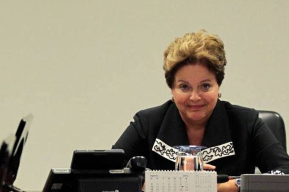 Dilma é recebida com vaias por servidores no Rio