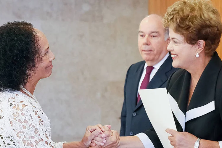 Dilma Rousseff entra carta credencial à embaixadora da República Bolivariana da Venezuela Senhora, María Lourdes Urbaneja (Roberto Stuckert Filho/PR)