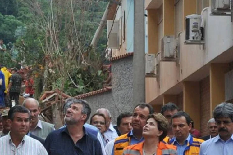 Dilma Rousseff e o Governador do Rio de Janeiro, Sérgio Cabral, visitam Nova Friburgo (Valter Campanato/ABr)