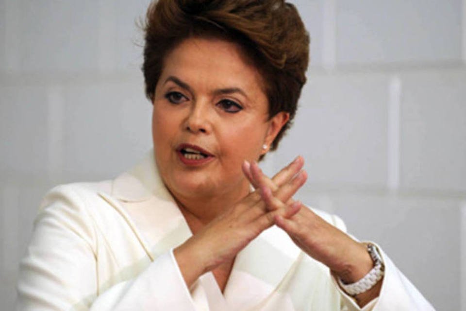 Dilma busca voto religioso e diz que é a favor da vida