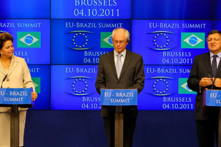 “Podemos multiplicar as ações bem-sucedidas”, ressaltou Dilma ao lado dos presidentes do Conselho Europeu, Herman Van Rompuy, e da Comissão Europeia, José Barroso (Roberto Stuckert Filho/PR)