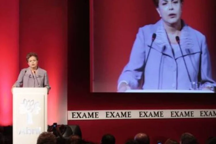 A pré-candidata do PT, Dilma Rousseff, faz discurso durante o EXAME Fórum (.)