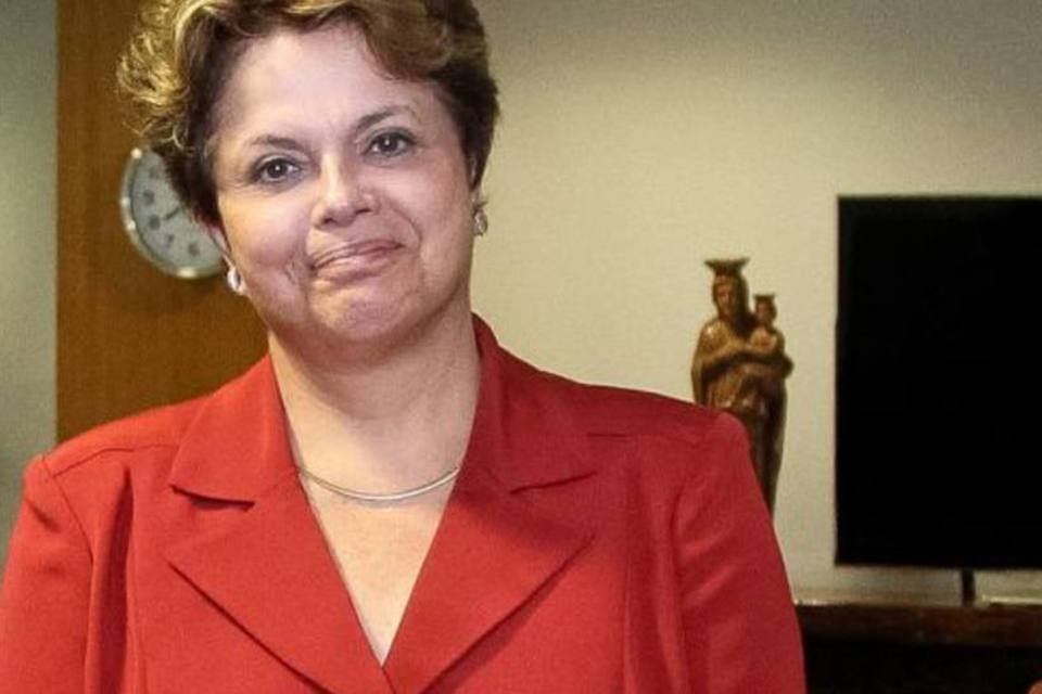 Alta do petróleo eleva importância do pré-sal, diz Dilma