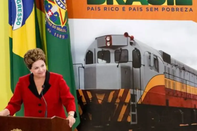 
	Presidente Dilma Rousseff durante cerim&ocirc;nia de an&uacute;ncio do Programa de Concess&otilde;es de Rodovias e Ferrovias no Pal&aacute;cio do Planalto, na semana passada
 (Roberto Stuckert Filho/Presidência da República)