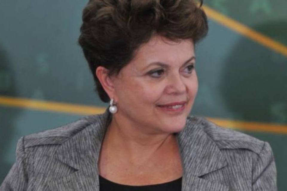 Dilma derruba ministros como se fossem "bananas", diz FT