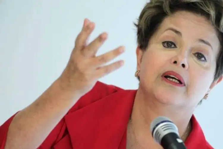 
	Dilma subiu ao palanque de M&aacute;rcio Pochmann para afirmar que ele representa o novo mas n&atilde;o a inexperi&ecirc;ncia
 (Ueslei Marcelino/Reuters)