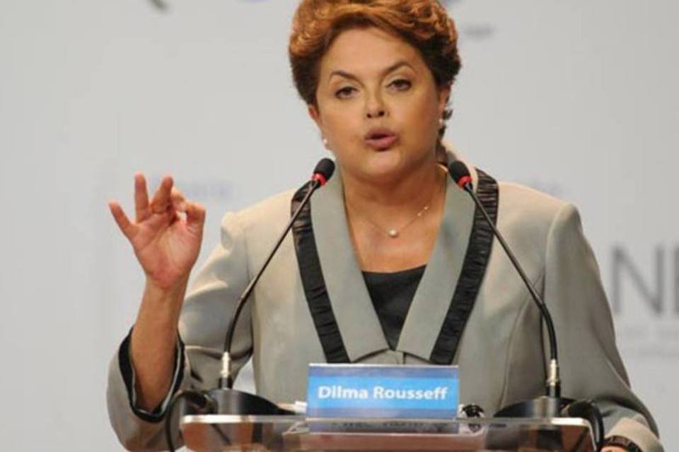 Dilma liga para Cabral para prestar solidariedade ao Rio