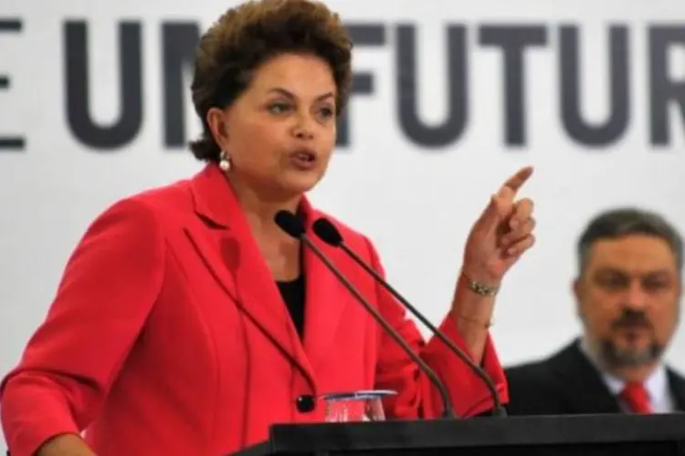 A presidente Dilma está muito irritada com o atraso nas obras de estádios e mobilidade urbana em seus entornos, dizem fontes internas (Agência Brasil)