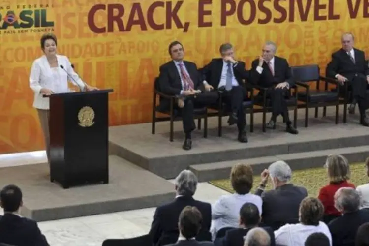 Dilma: "Vamos criar 2.462 novos leitos em enfermarias especializadas no atendimento aos dependentes de álcool, crack e outras drogas. Mais 1.142 leitos serão reformados” (Wilson Dias/ABr)
