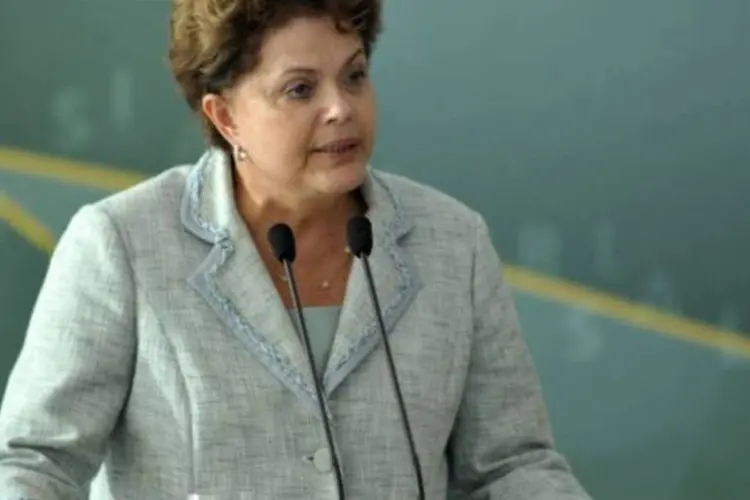Dilma disse também que seu governo investirá R$ 5,5 bilhões na ampliação e na reforma dos aeroportos (Fabio Rodrigues Pozzebom/ABr)