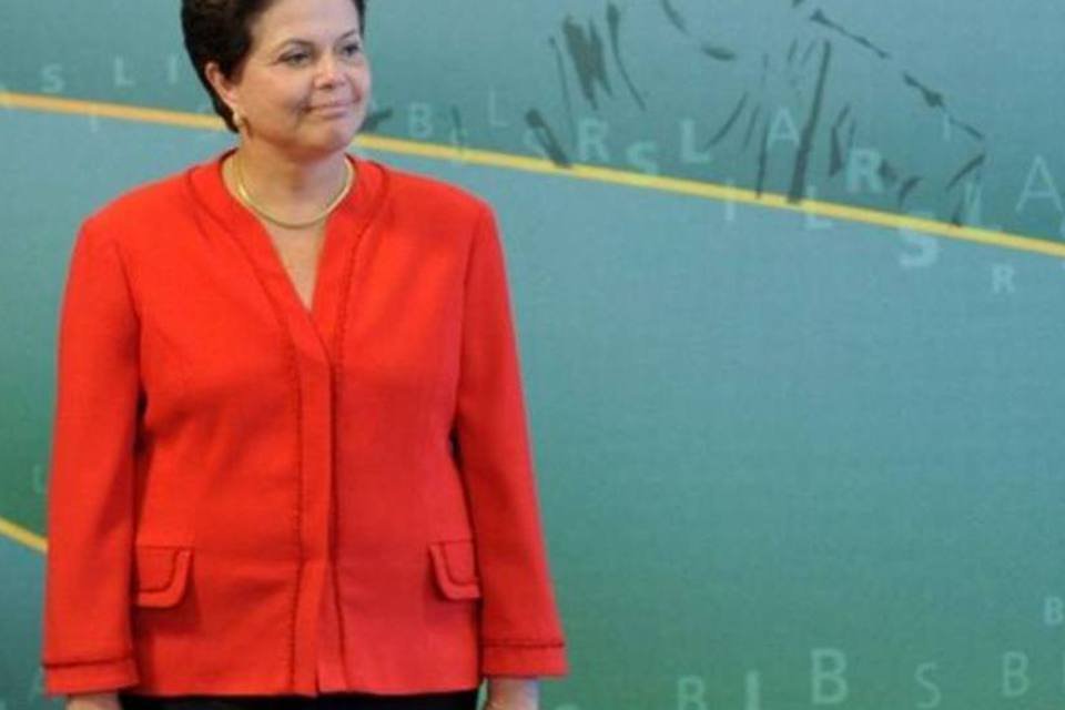 Dilma é ovacionada ao chegar ao Congresso do PT