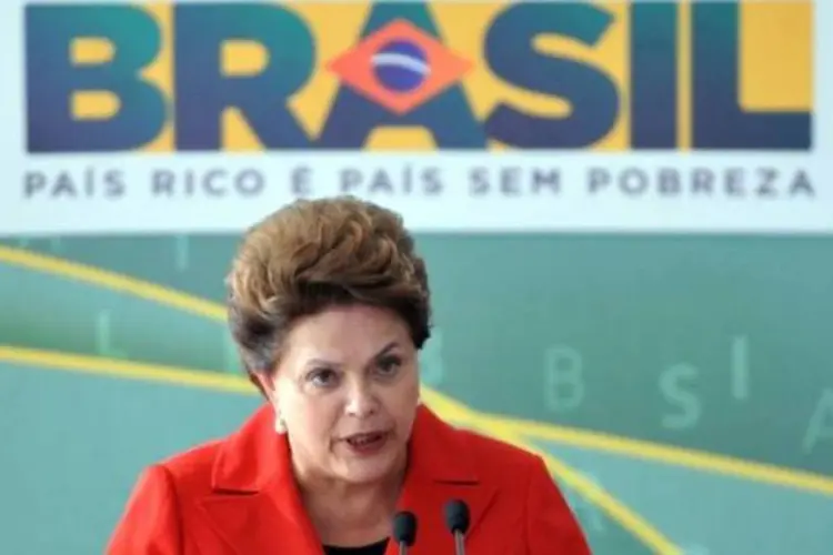 Dilma orientou Paulo Bernardo a examinar item por item do projeto sobre a regulamentação da radiodifusão, feito pelo ex-ministro Franklin Martins (Fabio Rodrigues Pozzebom/ABr)