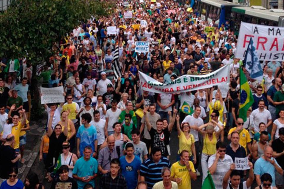 Grupos convocam novos protestos contra o governo