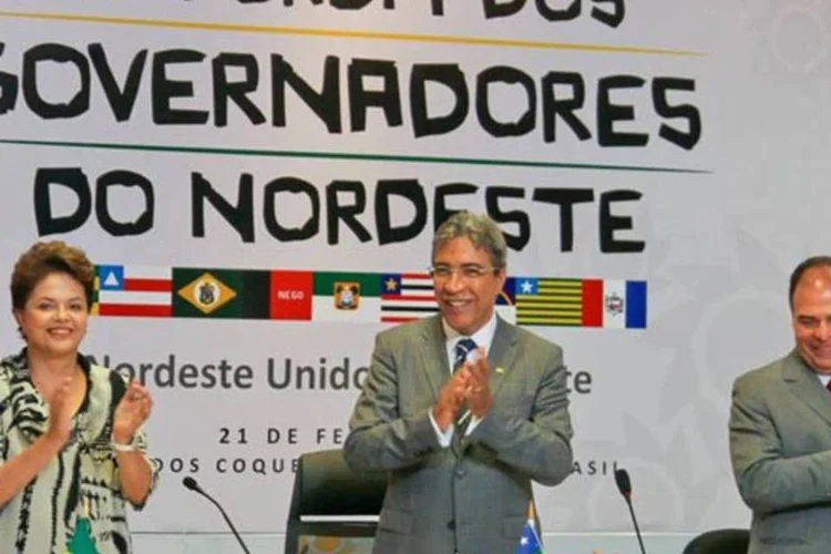 
	Dilma Rousseff no F&oacute;rum dos Governadores do Nordeste: a Regi&atilde;o Nordeste &eacute; a mais feliz do pa&iacute;s, seguida pelo Centro-Oeste, pelo Sul, pelo Norte e pelo Sudeste
 (Roberto Stuckert Filho/Presidência)