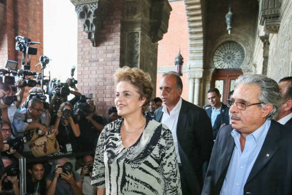 Dilma anuncia R$ 10 mi à Fiocruz para pesquisas sobre zika