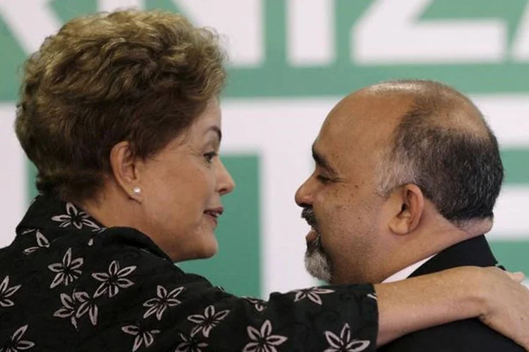 
	George Hilton, ministro do Esporte, com a presidente, Dilma Rousseff: Hilton quer a manuten&ccedil;&atilde;o da Univers&iacute;ada no Brasil, mas sua pasta n&atilde;o tem recursos suficientes
 (REUTERS/Ueslei)