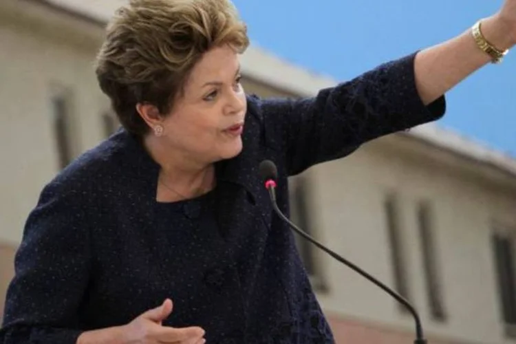 
	Dilma Rousseff: ao comentar o Plano de Safra 2012/13, a presidente lembrou que o governo disponibilizou R$ 115 bilh&otilde;es para financiar o agroneg&oacute;cio 
 (Ueslei Marcelino/Reuters)