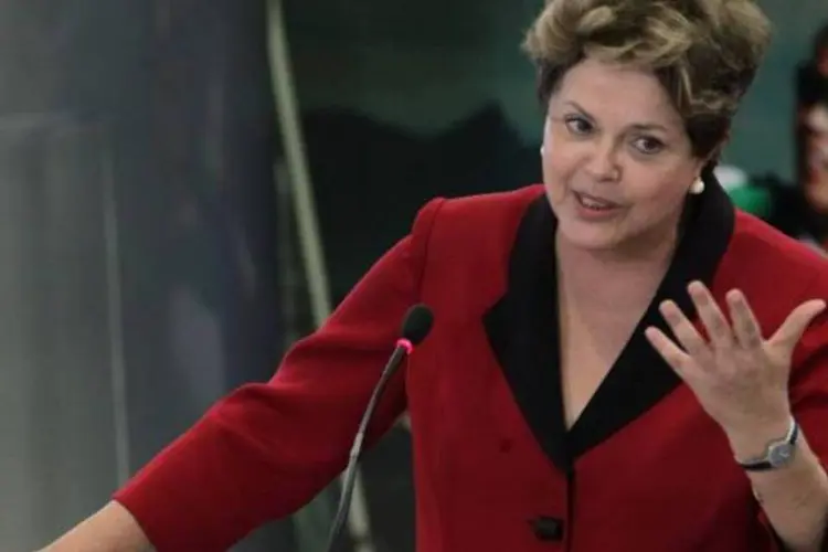 
	Dilma discursa em Bras&iacute;lia: na conversa, segundo o governador, a presidente manifestou a Obama a sua solidariedade em rela&ccedil;&atilde;o &agrave; quest&atilde;o do abismo fiscal do pa&iacute;s
 (Ueslei Marcelino/Reuters)