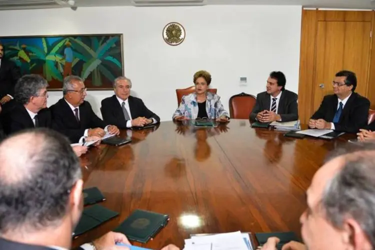 Dilma recebe os governadores do Nordeste: além do ajuste fiscal, os governadores defenderam o acesso a financiamentos internos e externos e a continuidade de obras que geram empregos nos estados (Valter Campanato/Agência Brasil)