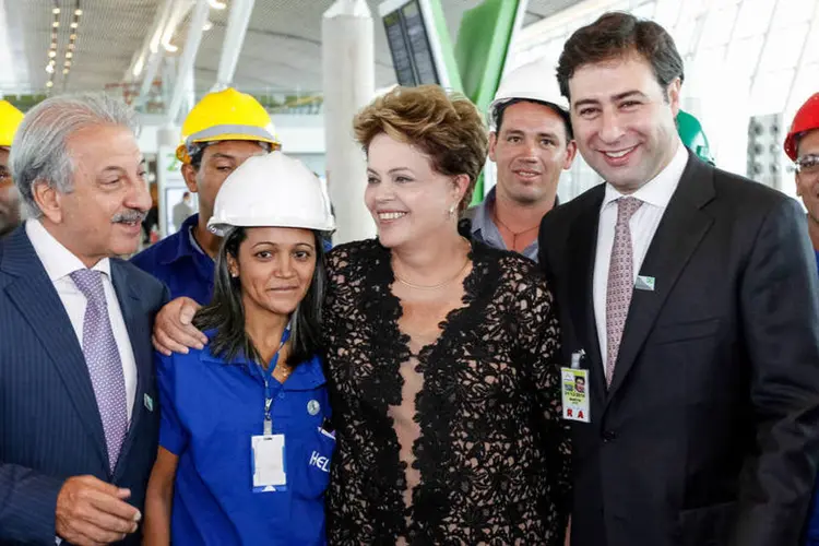 
	Presidente Dilma Rousseff no Aeroporto Internacional de Bras&iacute;lia: presidente considerou de &quot;alta qualidade&quot; o p&iacute;er sul inaugurado no aeroporto
 (Roberto Stuckert Filho/PR)