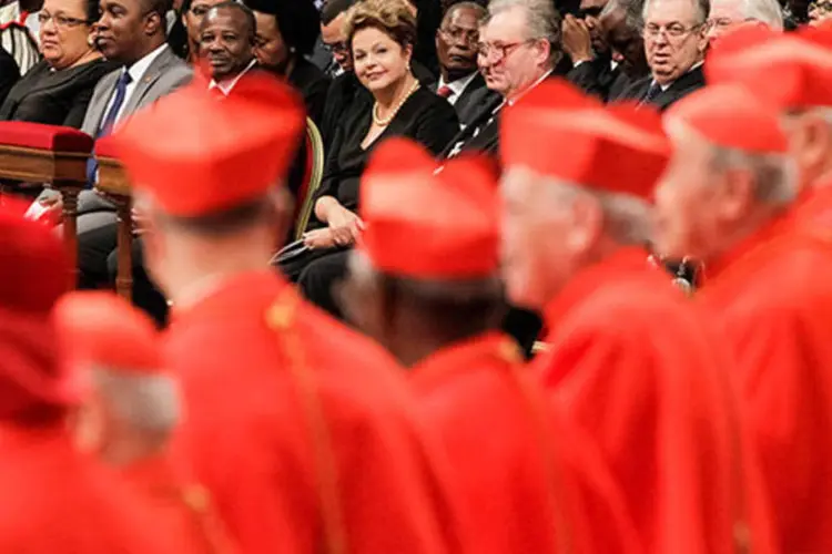 
	Dilma durante celebra&ccedil;&atilde;o de novos Cardeais: a presidente est&aacute; na It&aacute;lia neste fim de semana para acompanhar a proclama&ccedil;&atilde;o do cardeal brasileiro dom Orani Tempesta
 (Ichiro Guerra/PR)