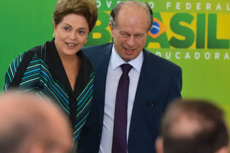 Dilma Rousseff dá posse ao novo ministro da Educação, Renato Janine Ribeiro (Antonio Cruz/Agência Brasil)