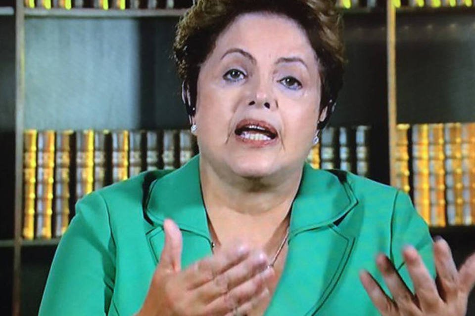 Emocionada, Dilma diz que relatório não é "acerto de contas"