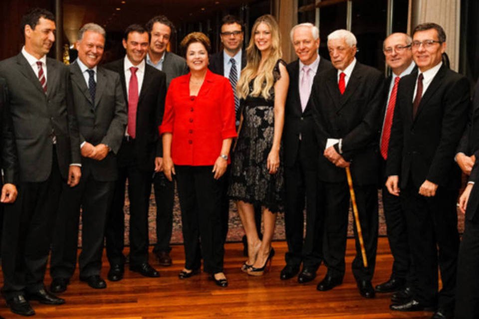 Blatter e Valcke são um peso, diz Dilma