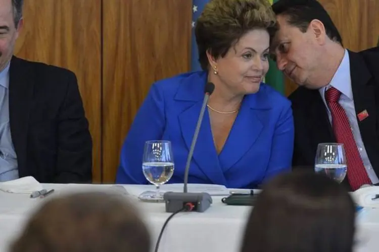 
	Dilma e Kassab: PSD liberou parlamentares para votarem como quiserem em processo de impeachment na C&acirc;mara.
 (Antonio Cruz/Agência Brasil)
