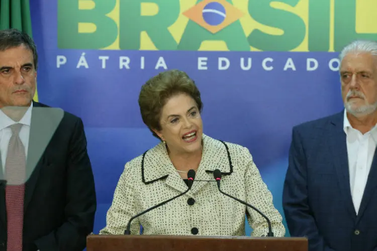 
	Dilma Rousseff durante declara&ccedil;&atilde;o &agrave; imprensa no Pal&aacute;cio do Planalto sobre caso Lula
 (Lula Marques/ Agência PT/Fotos Públicas)