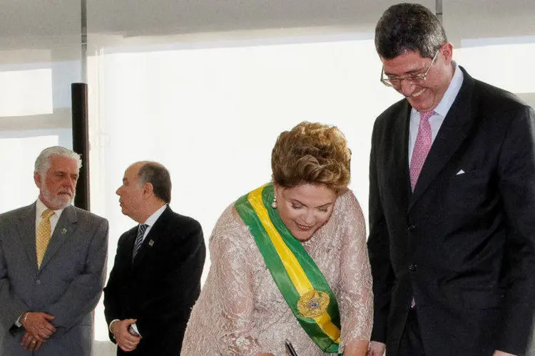 
	Levy &eacute; empossado por Dilma: texto questiona se &eacute; Dilma ou o ministro da Fazenda quem manda no pa&iacute;s no momento
 (Roberto Stuckert Filho/PR/Fotos Públicas)