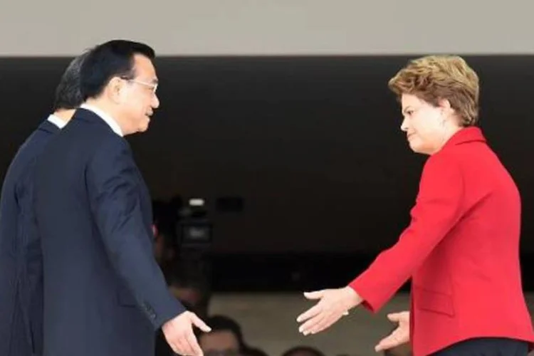 A presidente Dilma Rousseff recebe o premier chinês, Li Keqiang, no Palácio do Planalto, em Brasília (Evaristo Sa/AFP)