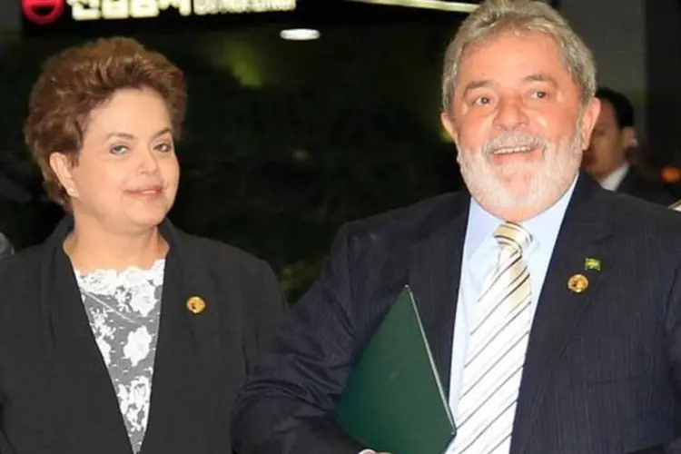 Dilma acompanha o ex-presidente Lula, que receberá um título na Universidade de Coimbra (Divulgação)