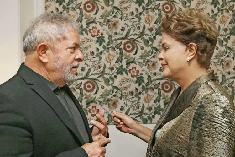 
	Lula e Dilma: senadores sugeriram ao ex-presidente que assumisse algum minist&eacute;rio no governo Dilma para ajudar a superar a crise pol&iacute;tica e econ&ocirc;mica no pa&iacute;s
 (Ricardo Stuckert/Instituto Lula)