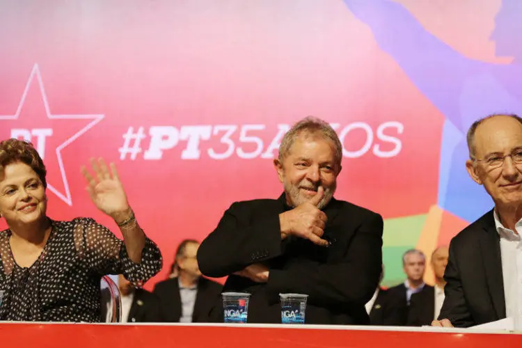 
	Dilma Rousseff, Lula e Rui Falc&atilde;o: al&eacute;m de Lula e Dilma, outros petistas ligados ao ex-presidente devem participar do encontro
 (Ricardo Stuckert/Instituto Lula/Fotos Públicas)