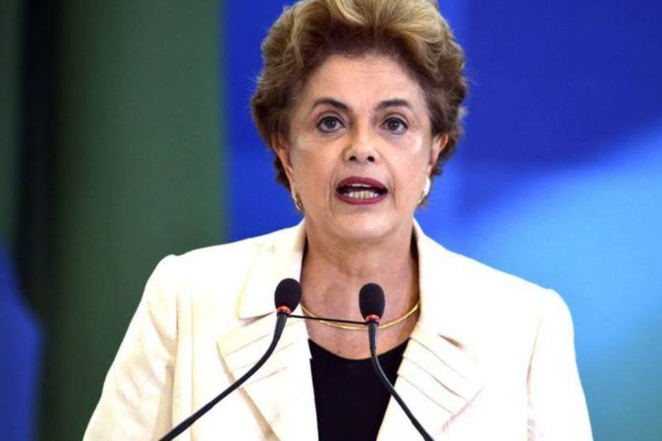 Dilma diz que jamais renunciará a seu mandato