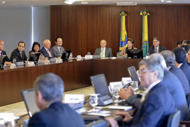 O governo vem discutindo com empresários a desoneração da folha de pagamento (Wilson Dias/ABr)