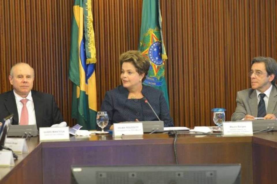 Medidas para a indústria visam competitividade, diz Dilma