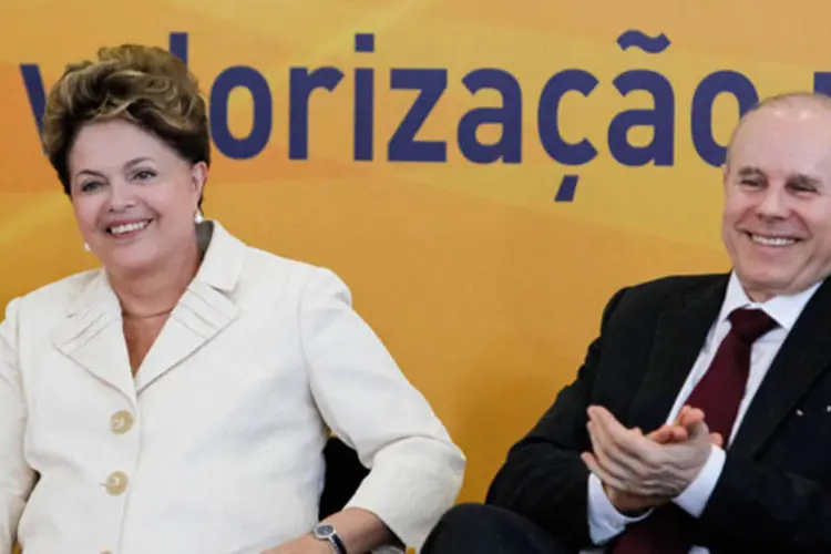 
	Presidente Dilma Rousseff e ministro Guido Mantega: o ministro disse ainda que n&atilde;o est&aacute; preocupado com a poss&iacute;vel redu&ccedil;&atilde;o da arrecada&ccedil;&atilde;o
 (Roberto Stuckert Filho/PR)