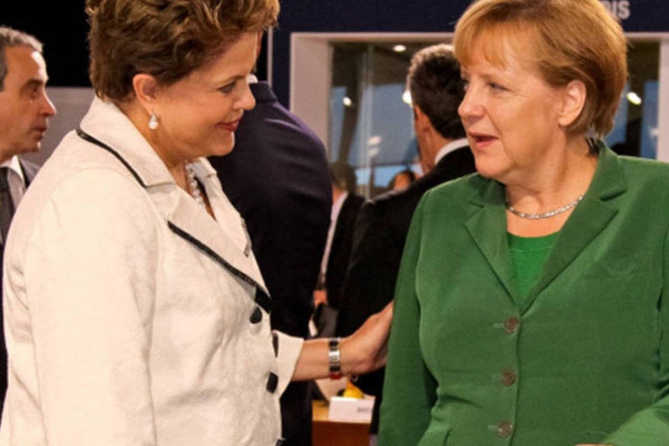 Dilma e Angela Merkel devem conversar nesta segunda-feira
