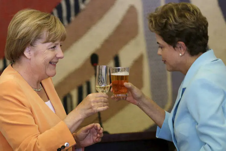 A chanceler da Alemanha, Angela Merkel (e), e a presidente Dilma Rousseff (Ueslei Marcelino/Reuters)