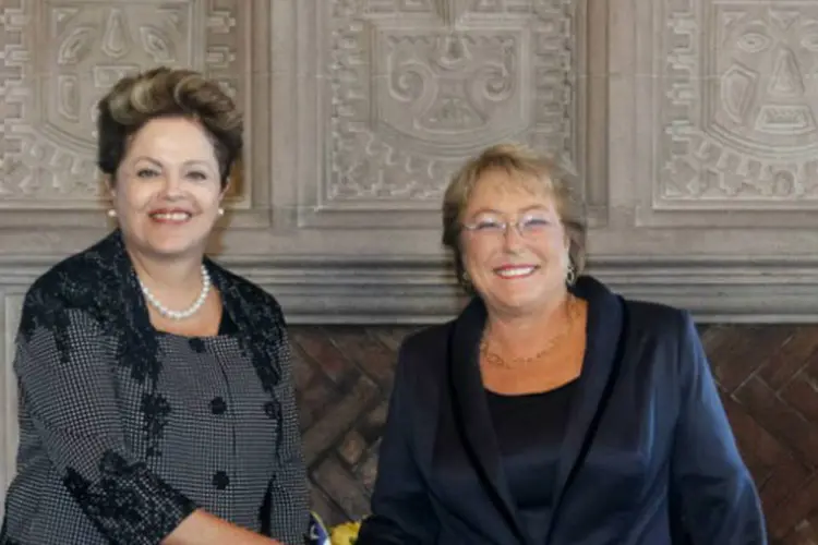 
	Dilma Rousseff e Michelle Bachelet: reuni&atilde;o entre as duas presidentes ocorreu antes da cerim&ocirc;nia de posse da nova l&iacute;der chilena
 (Divulgação/Presidência da República/Roberto Stuckert)