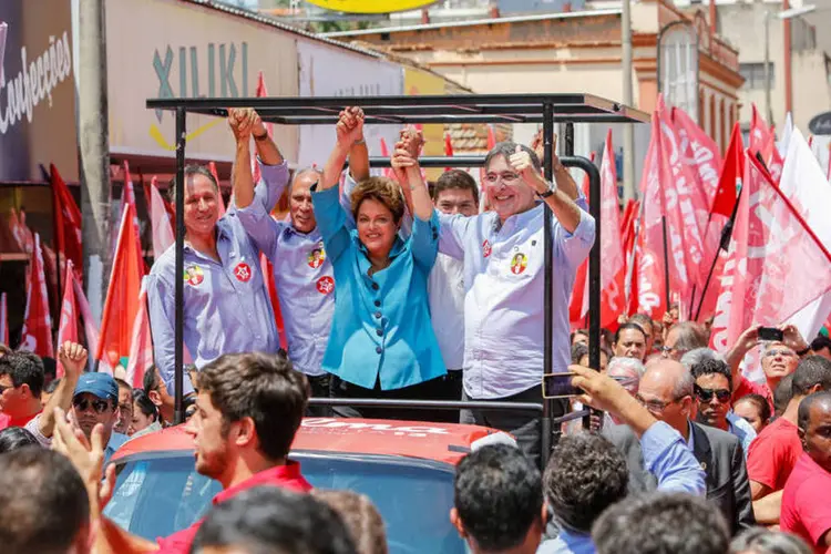 Dilma Rousseff faz campanha em Uberaba, Minas Gerais: “vamos transformar Minas Gerais, trazer para Minas o desenvolvimento, a infraestrutura e os programas sociais." (Ichiro Guerra/ Dilma 13)