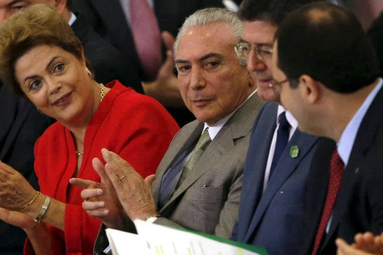 Presidente Dilma Rousseff e, da esquerda para a direita, o vice Michel Temer e ministros Joaquim Levy e Nelson Barbosa (Bruno Domingos)