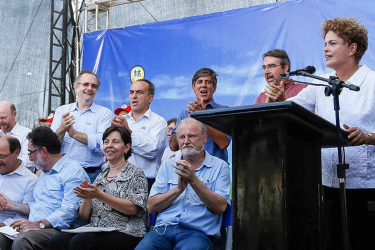 Dilma Rousseff durante inauguração da Unidade de Secagem e Armazenamento da Cooperativa Regional dos Assentados de Porto Alegre - COOTAP (Roberto Stuckert Filho/PR)