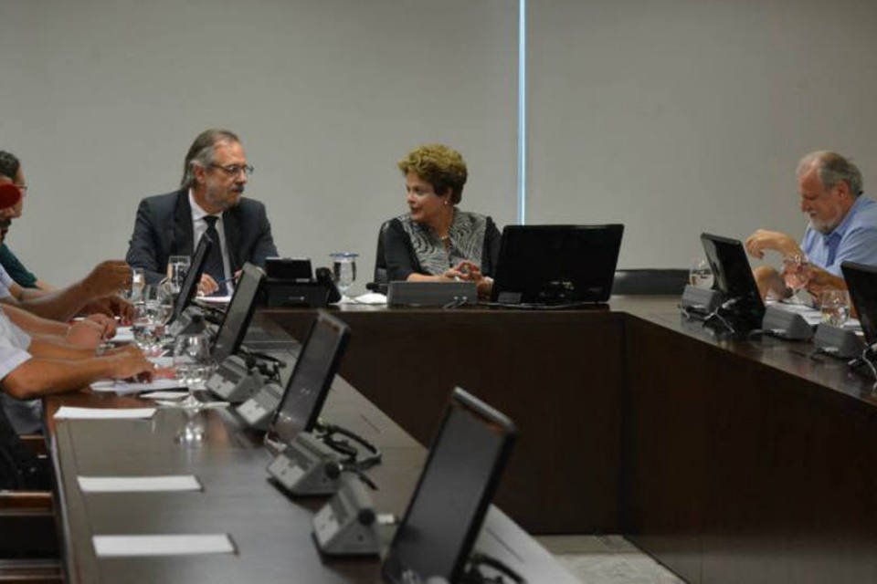 Em encontro com Dilma, MST critica indicação de Kátia Abreu